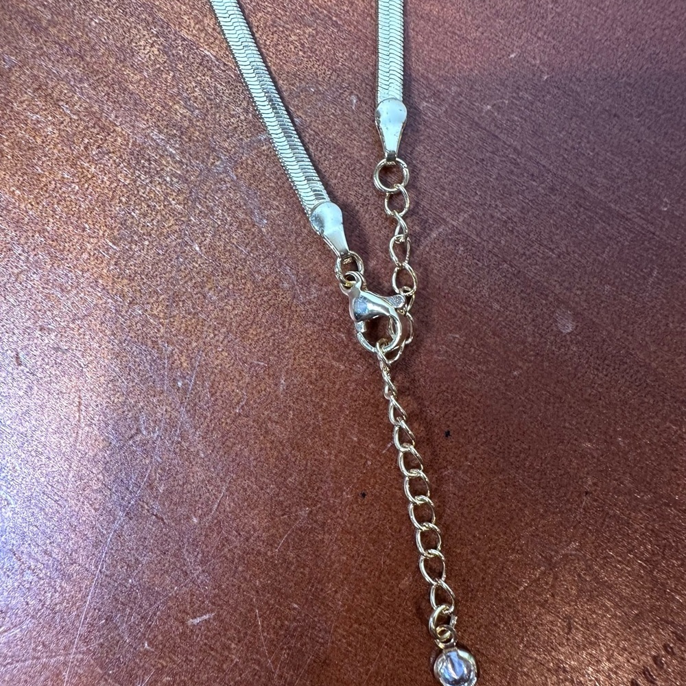 Louis Vuitton Lock n Key on Necklace - Picture 2 of 8